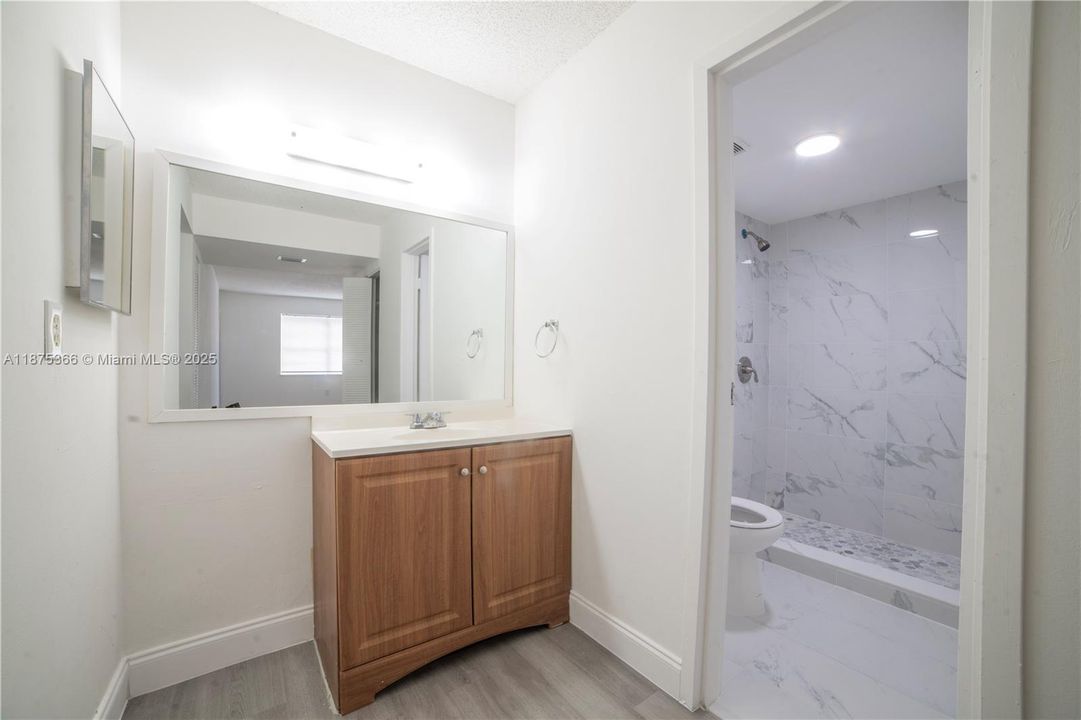 Recientemente alquilado: $1,700 (2 camas, 2 baños, 1040 Pies cuadrados)