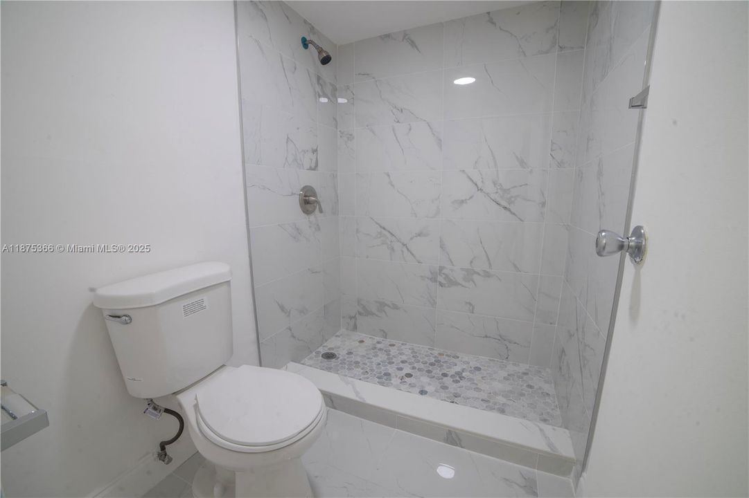 Recientemente alquilado: $1,700 (2 camas, 2 baños, 1040 Pies cuadrados)