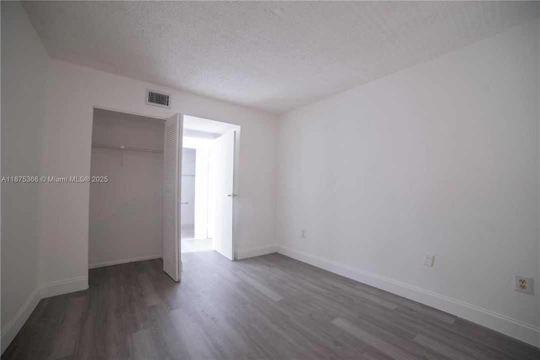 Recientemente alquilado: $1,700 (2 camas, 2 baños, 1040 Pies cuadrados)