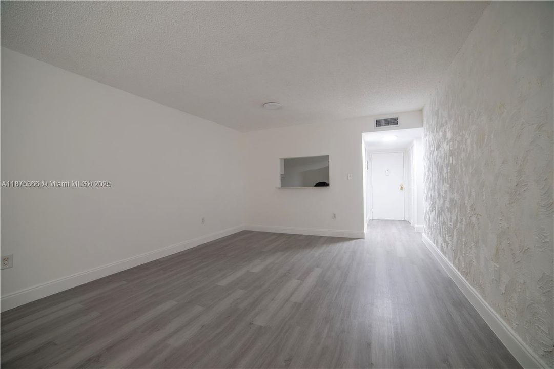 Recientemente alquilado: $1,700 (2 camas, 2 baños, 1040 Pies cuadrados)