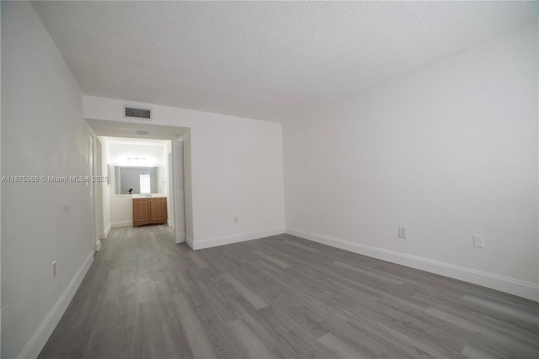 Recientemente alquilado: $1,700 (2 camas, 2 baños, 1040 Pies cuadrados)