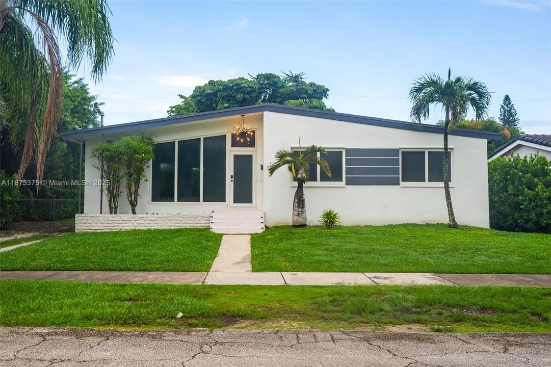 最近租的: $3,900 (4 贝兹, 2 浴室, 1468 平方英尺)