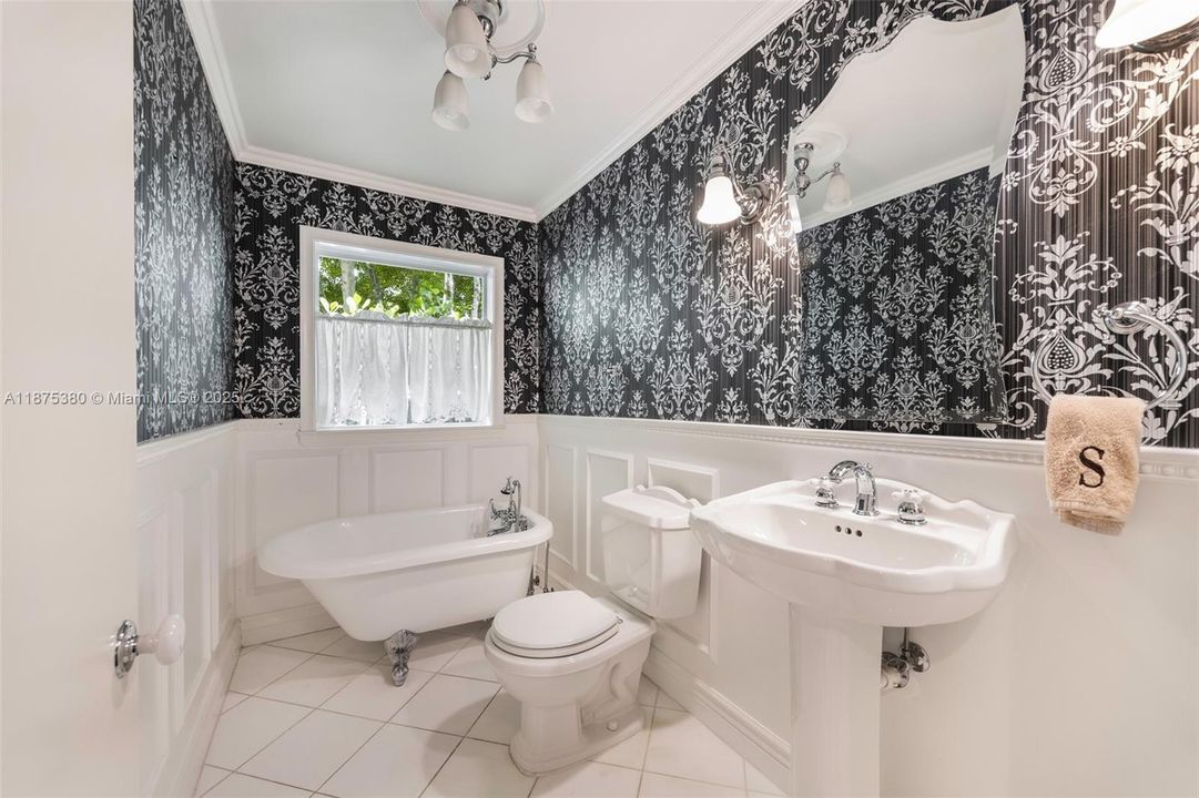 En Venta: $2,375,000 (5 camas, 4 baños, 5109 Pies cuadrados)