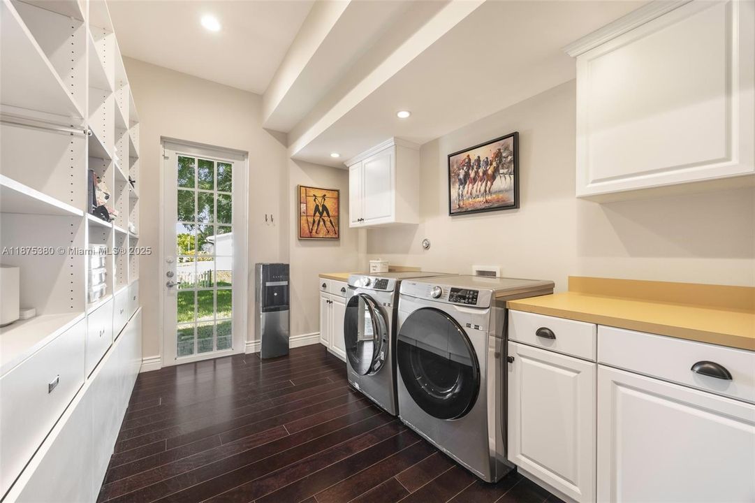 En Venta: $2,375,000 (5 camas, 4 baños, 5109 Pies cuadrados)