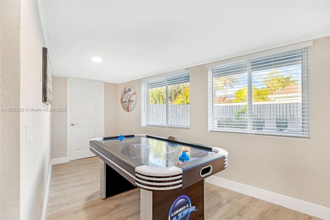 For Rent: $8,000 (4 beds, 3 baths, 2262 Square Feet)