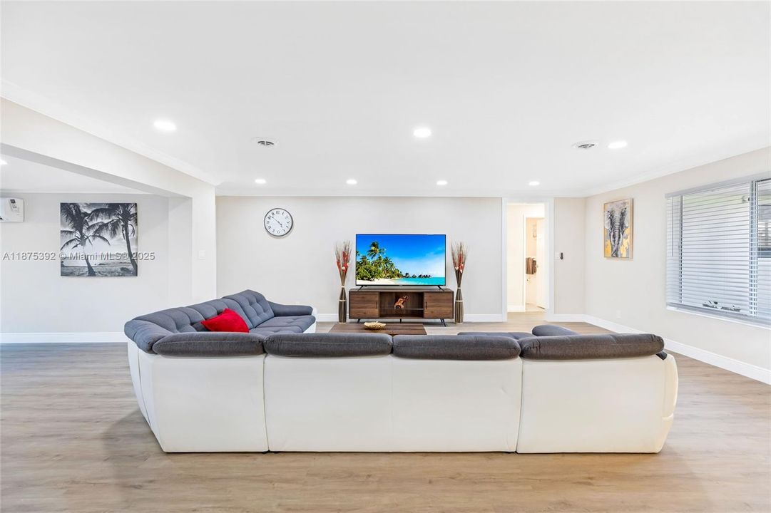 For Rent: $8,000 (4 beds, 3 baths, 2262 Square Feet)