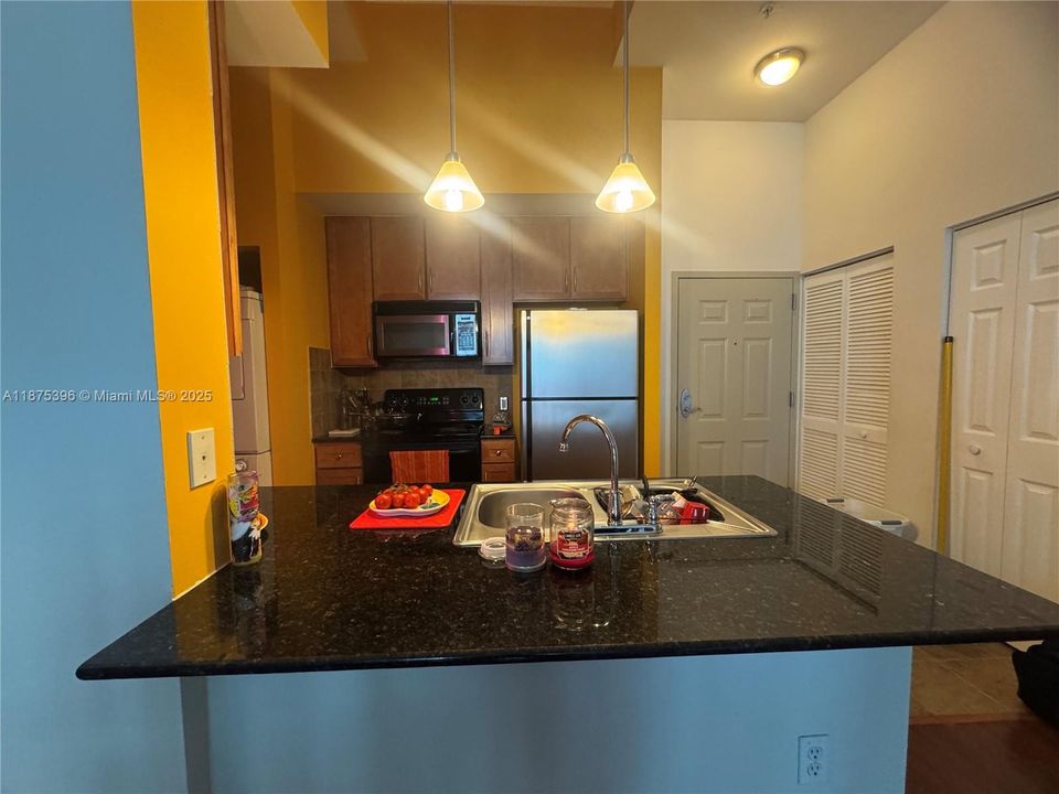 На продажу: $380,000 (1 спален, 1 ванн, 726 Квадратных фут)