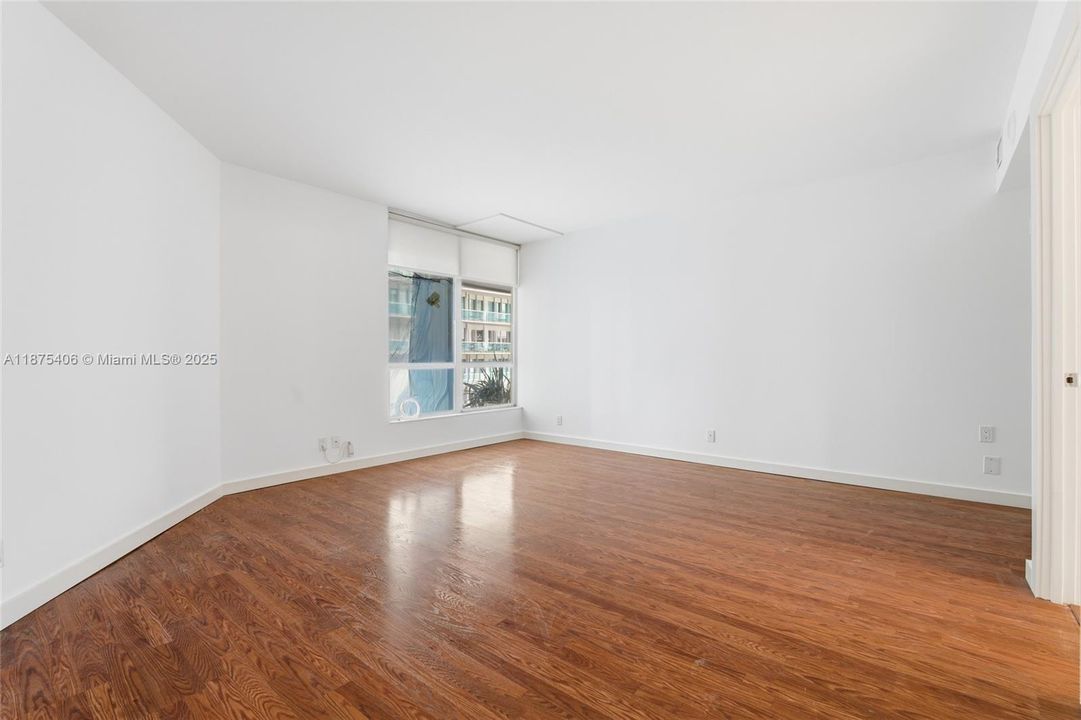 Activo con contrato: $8,500 (2 camas, 3 baños, 2525 Pies cuadrados)