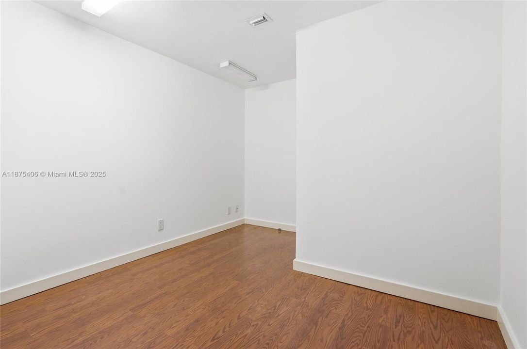 Activo con contrato: $8,500 (2 camas, 3 baños, 2525 Pies cuadrados)