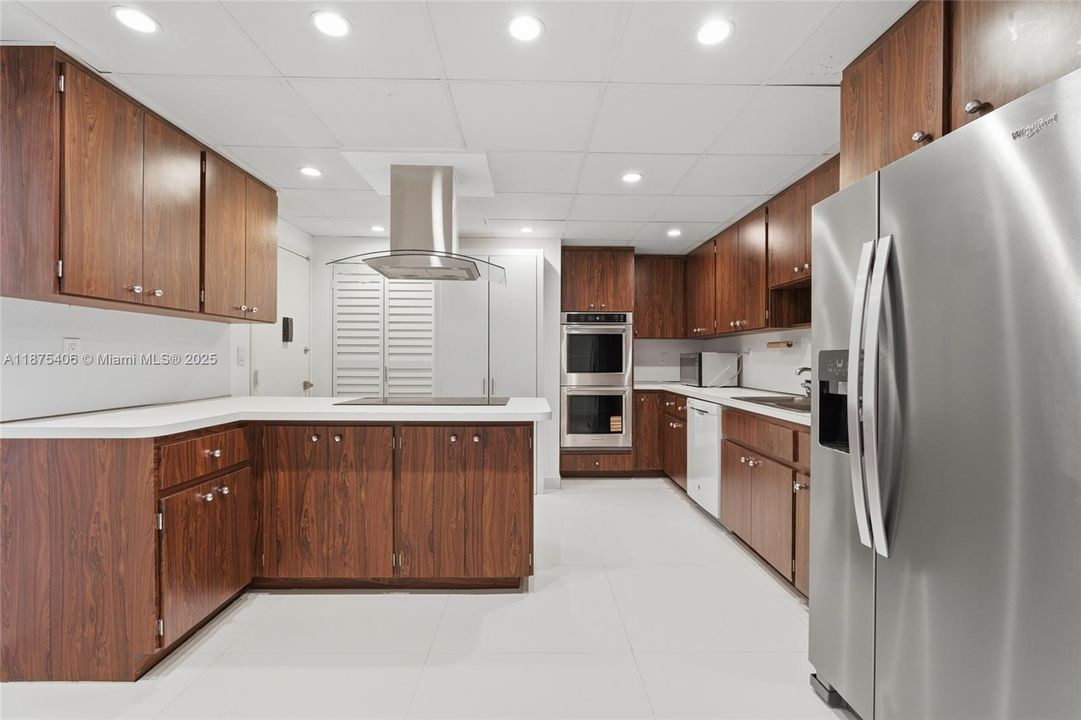 Activo con contrato: $8,500 (2 camas, 3 baños, 2525 Pies cuadrados)