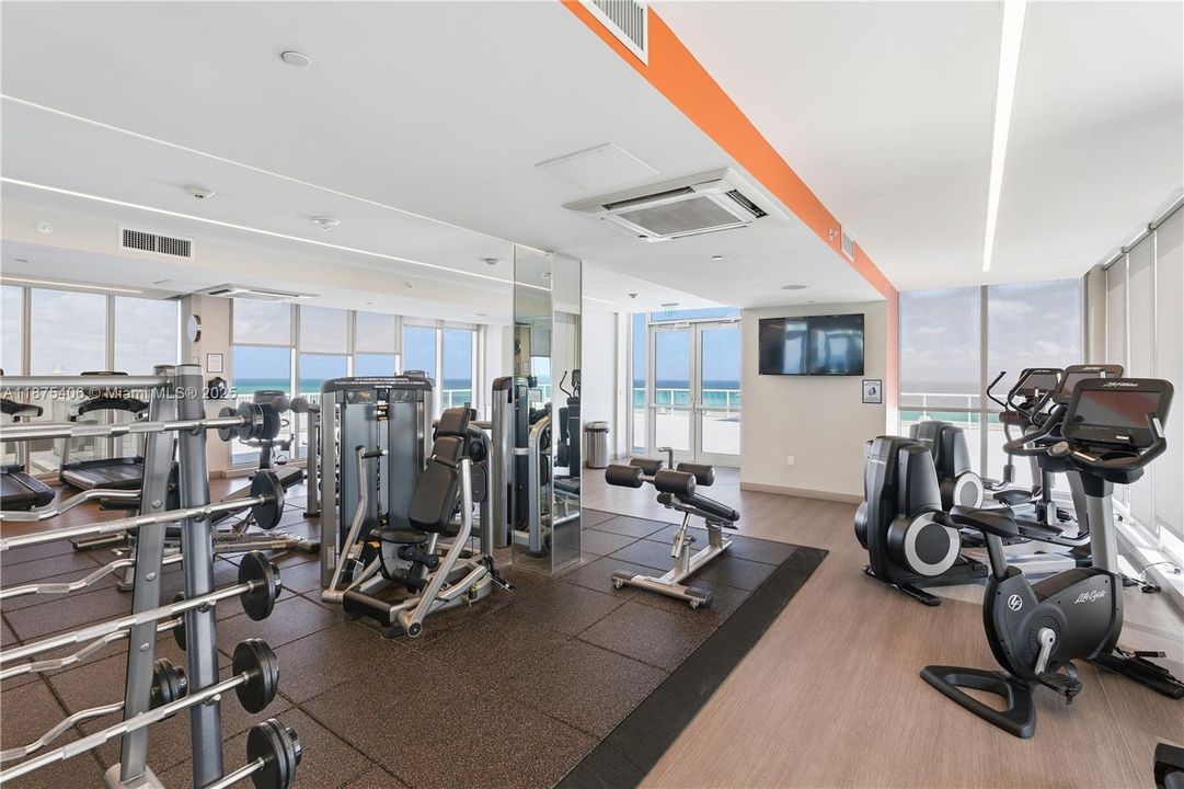 Activo con contrato: $8,500 (2 camas, 3 baños, 2525 Pies cuadrados)