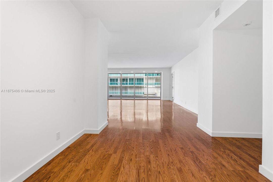 Activo con contrato: $8,500 (2 camas, 3 baños, 2525 Pies cuadrados)