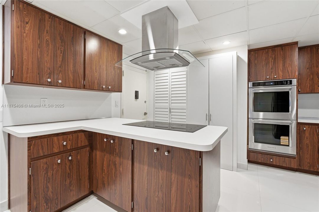 Activo con contrato: $8,500 (2 camas, 3 baños, 2525 Pies cuadrados)