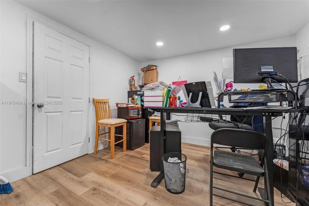 最近售出: $250,000 (0 贝兹, 0 浴室, 0 平方英尺)