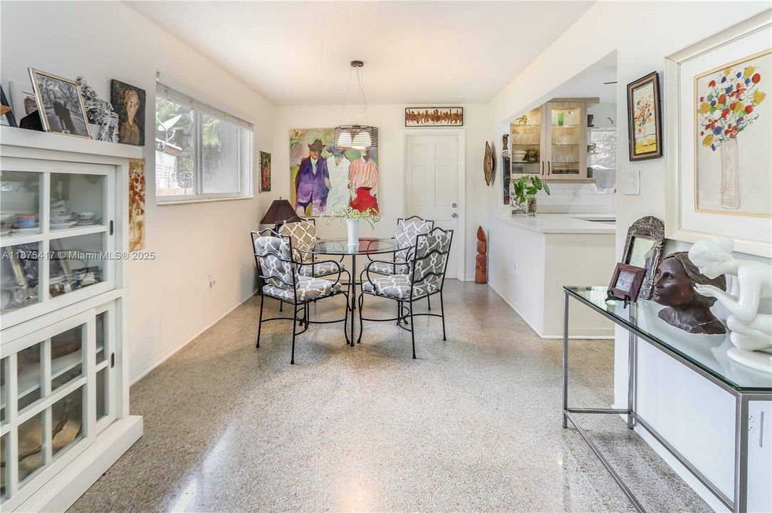 Activo con contrato: $599,999 (2 camas, 1 baños, 1368 Pies cuadrados)