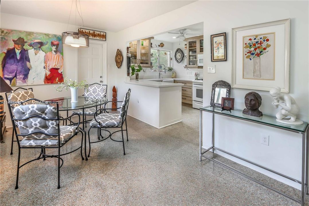 Activo con contrato: $599,999 (2 camas, 1 baños, 1368 Pies cuadrados)