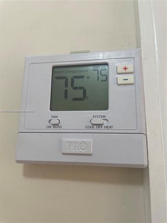 Active With Contract: $270,000 (2 beds, 1 baths, 725 Square Feet)