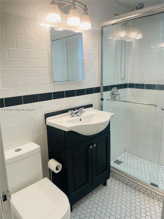 Active With Contract: $270,000 (2 beds, 1 baths, 725 Square Feet)