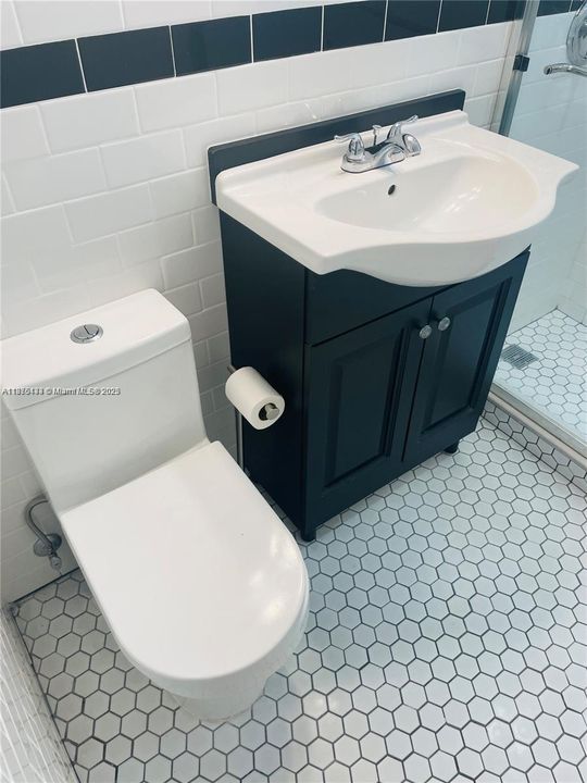 Active With Contract: $270,000 (2 beds, 1 baths, 725 Square Feet)