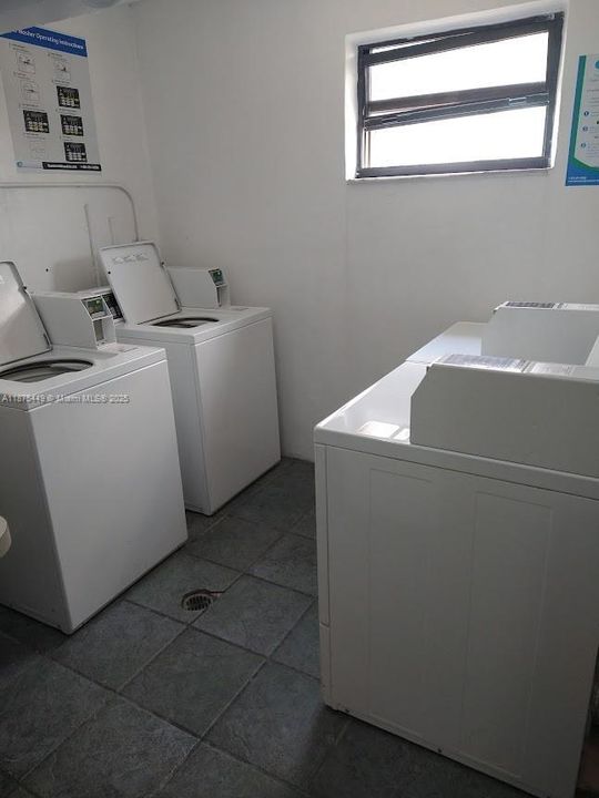 合同活跃: $228,500 (1 贝兹, 1 浴室, 767 平方英尺)