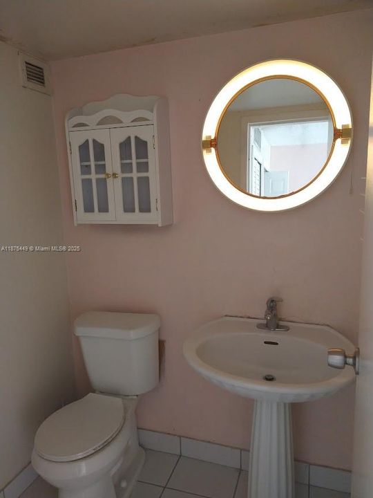 合同活跃: $228,500 (1 贝兹, 1 浴室, 767 平方英尺)