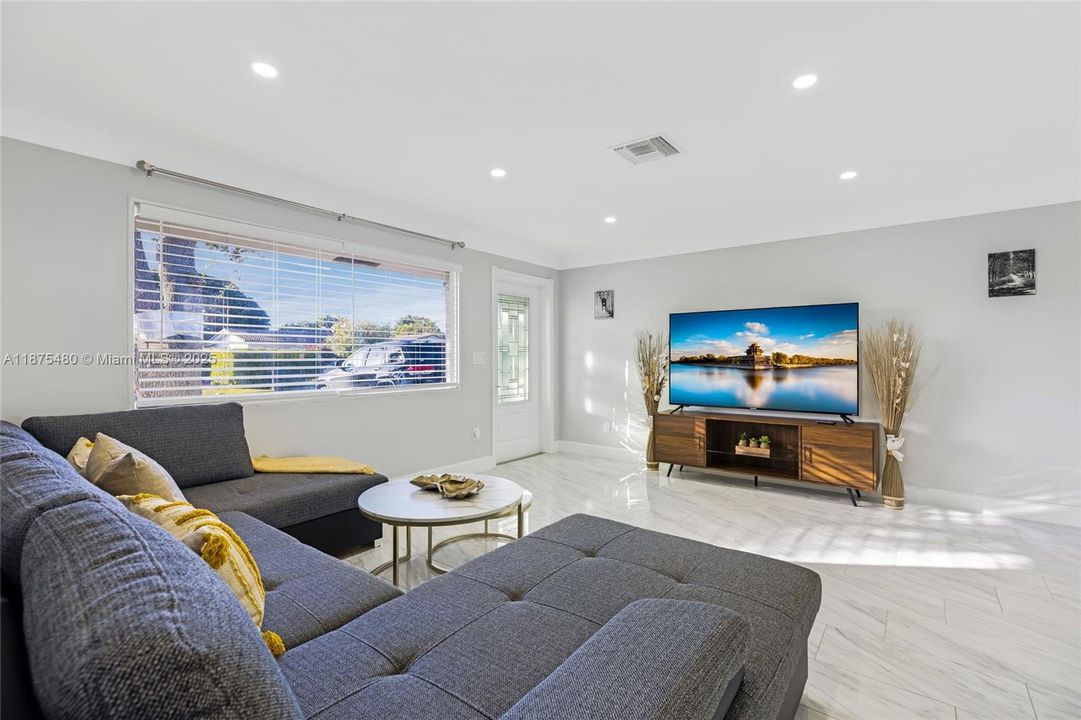 В аренду: $8,000 (4 спален, 3 ванн, 1984 Квадратных фут)