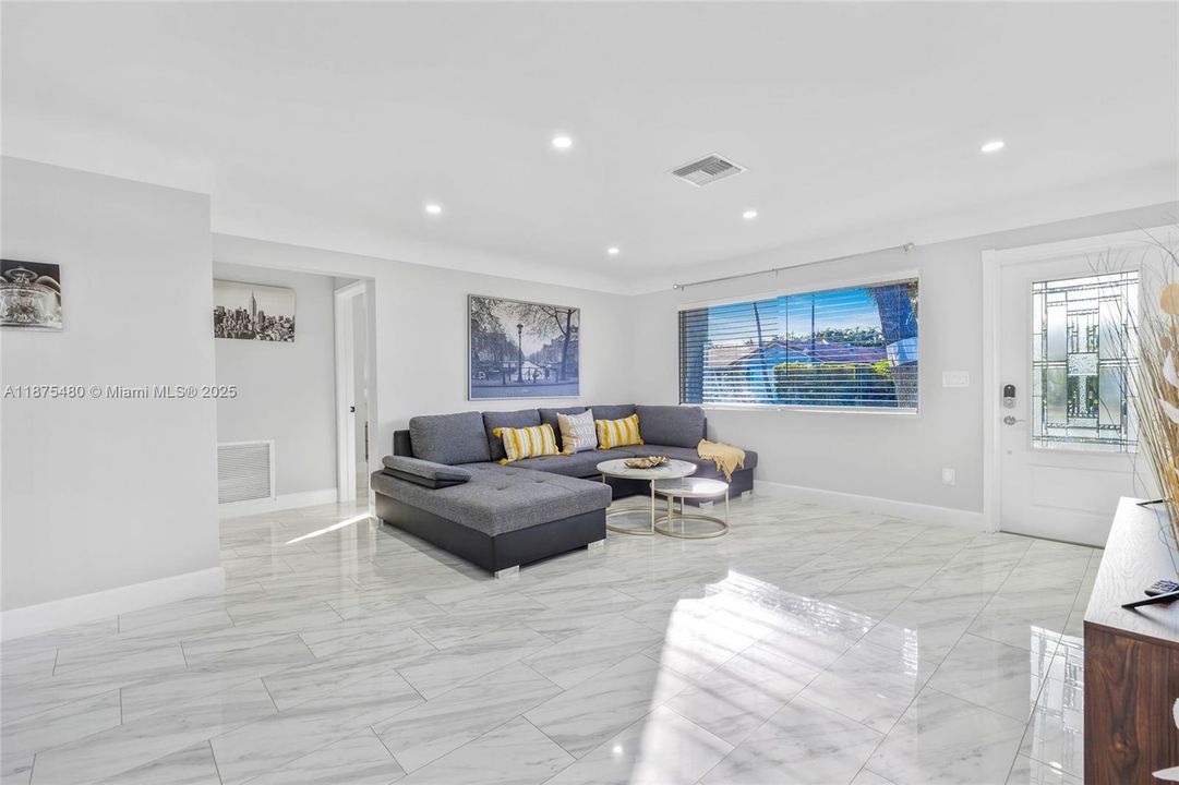 В аренду: $8,000 (4 спален, 3 ванн, 1984 Квадратных фут)