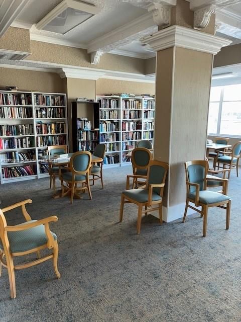 合同活跃: $1,975 (1 贝兹, 1 浴室, 1005 平方英尺)