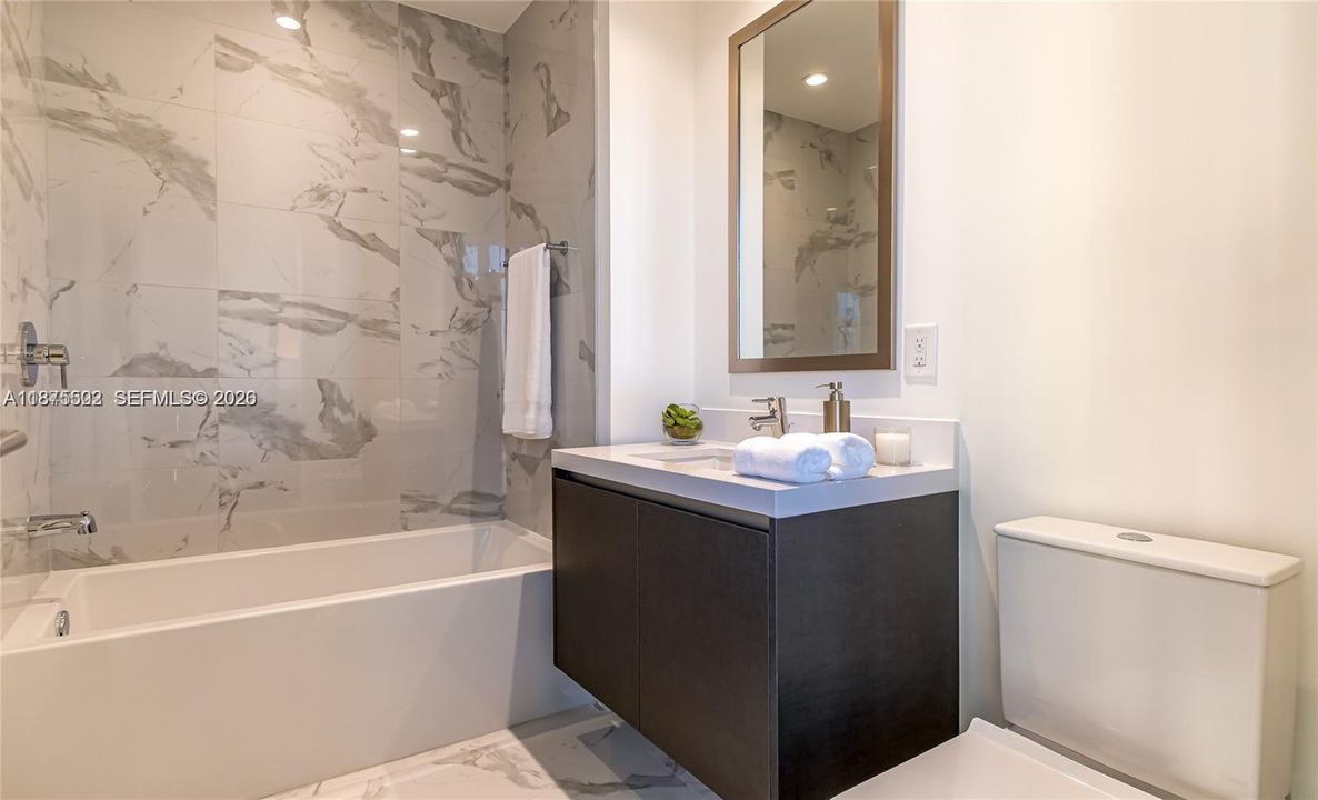 For Sale: $1,150,000 (2 beds, 3 baths, 1552 Square Feet)