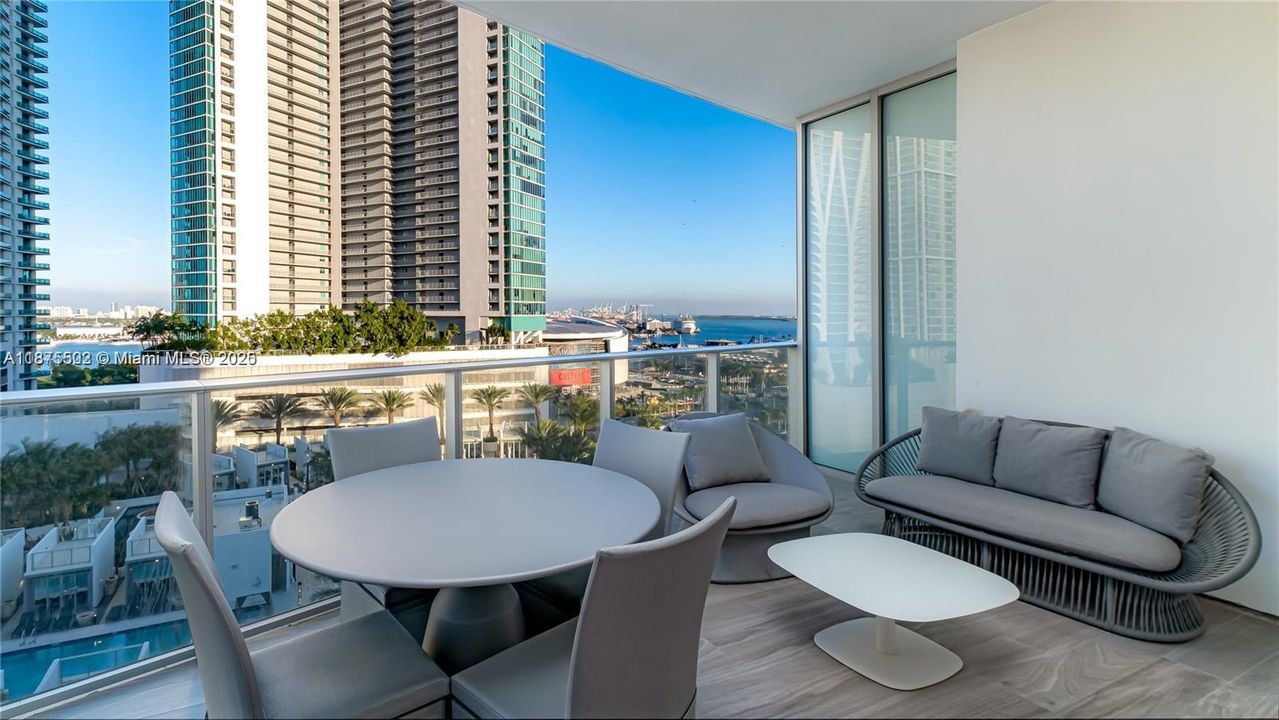 Active With Contract: $1,150,000 (2 beds, 3 baths, 1552 Square Feet)