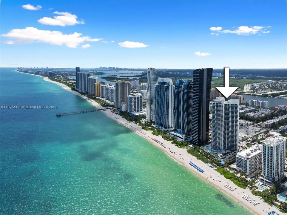 合同活跃: $13,900 (4 贝兹, 4 浴室, 3018 平方英尺)