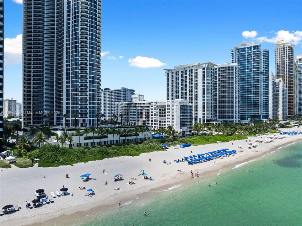 合同活跃: $13,900 (4 贝兹, 4 浴室, 3018 平方英尺)