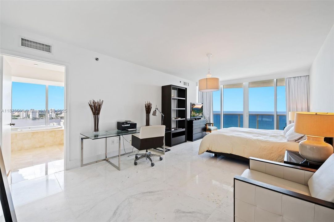 合同活跃: $13,900 (4 贝兹, 4 浴室, 3018 平方英尺)