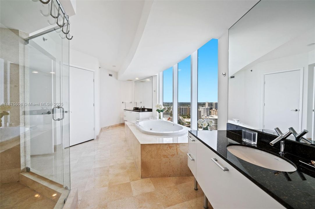 合同活跃: $13,900 (4 贝兹, 4 浴室, 3018 平方英尺)