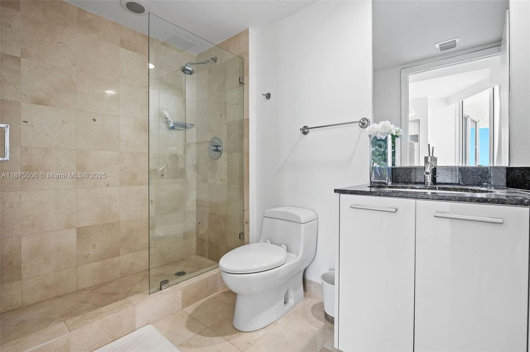 合同活跃: $13,900 (4 贝兹, 4 浴室, 3018 平方英尺)