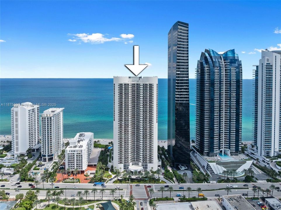 合同活跃: $13,900 (4 贝兹, 4 浴室, 3018 平方英尺)