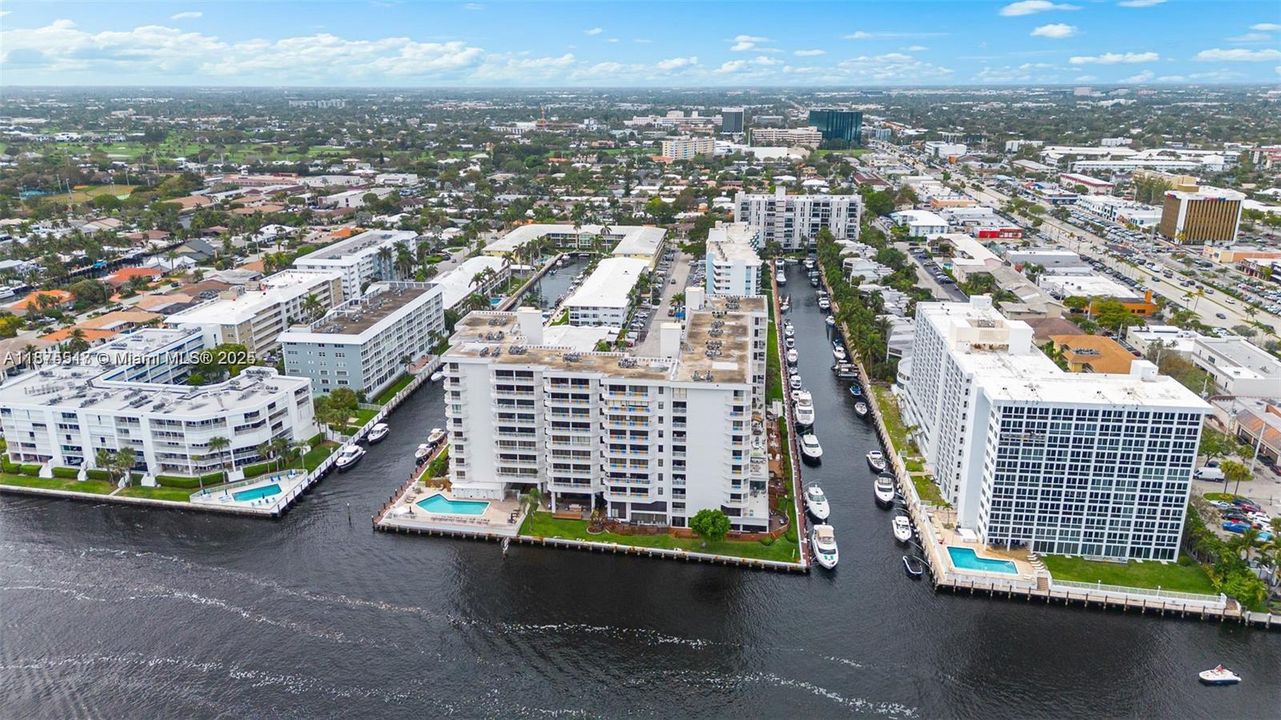 Active With Contract: $699,000 (2 beds, 2 baths, 1970 Square Feet)