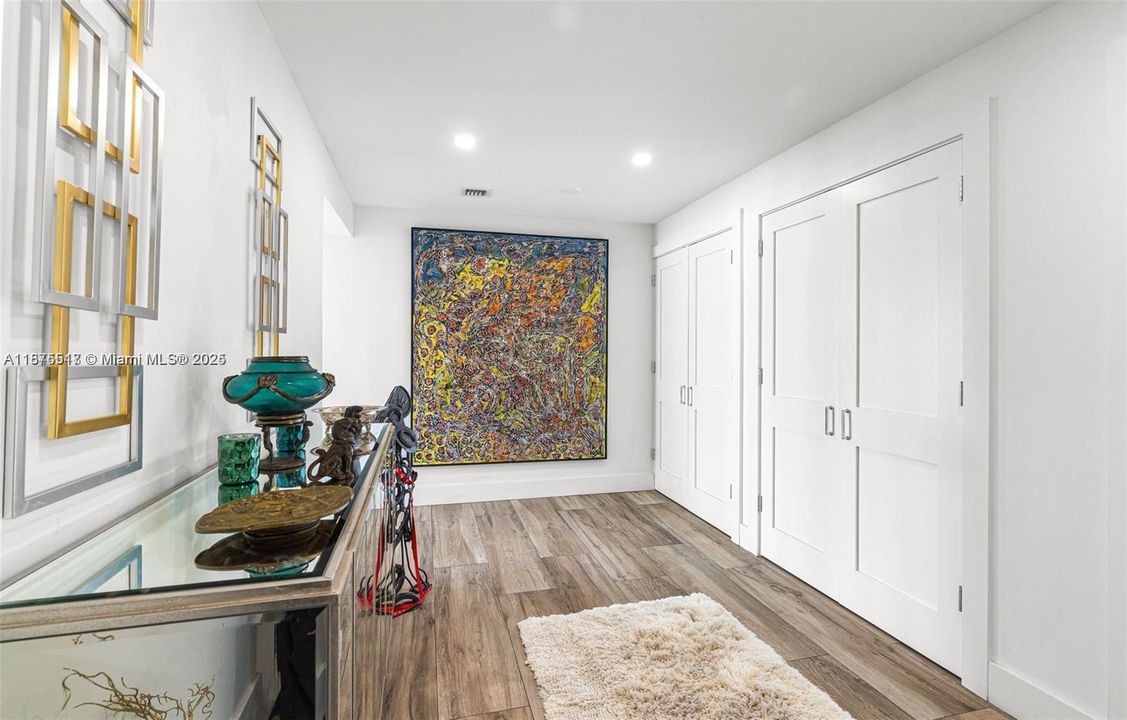 Active With Contract: $699,000 (2 beds, 2 baths, 1970 Square Feet)