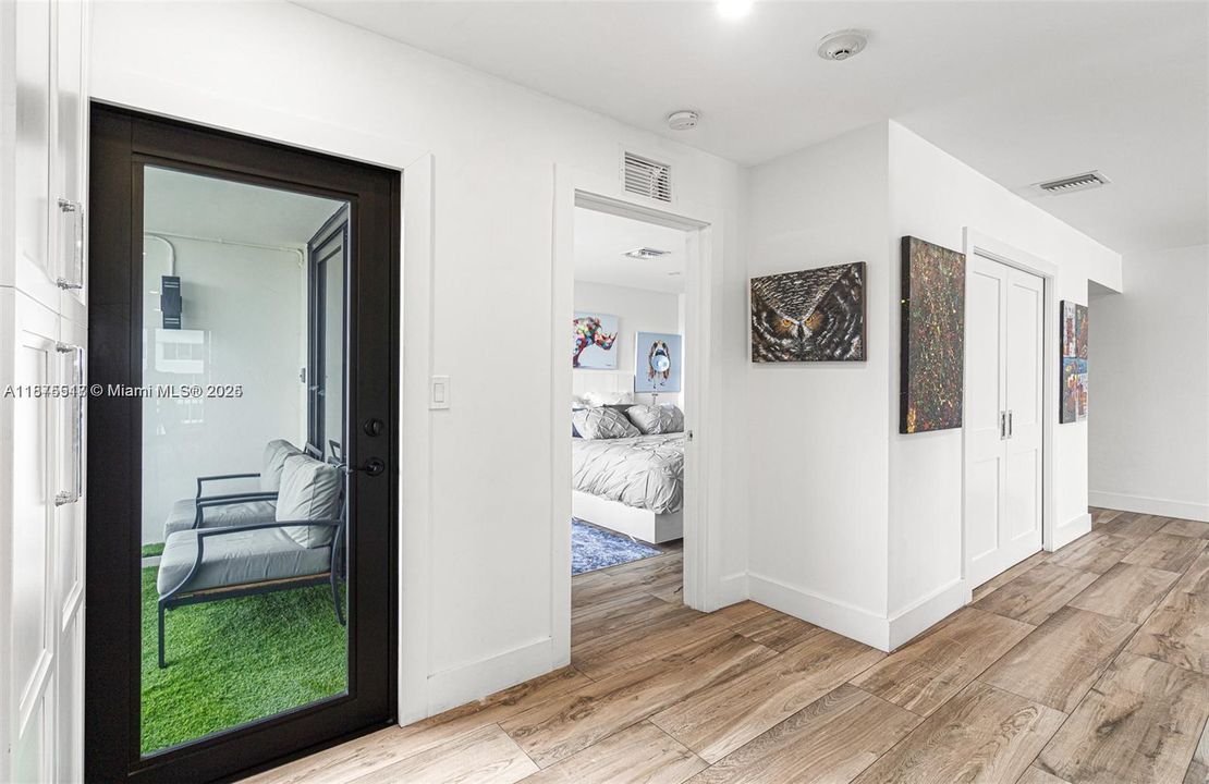 Active With Contract: $699,000 (2 beds, 2 baths, 1970 Square Feet)