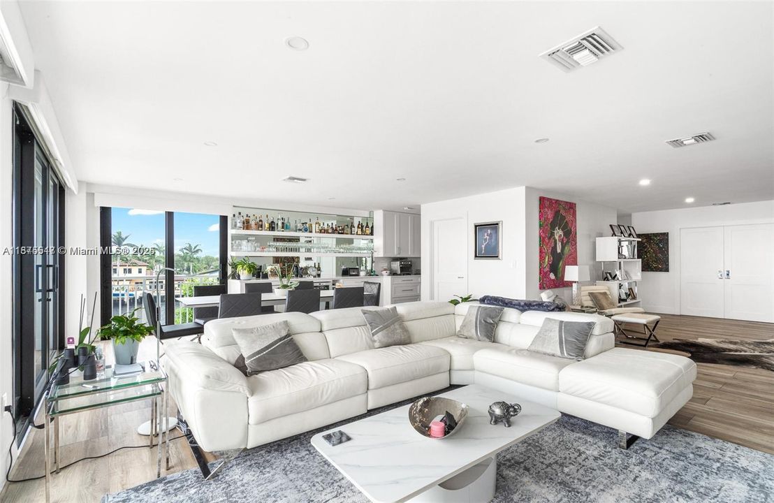 Active With Contract: $699,000 (2 beds, 2 baths, 1970 Square Feet)