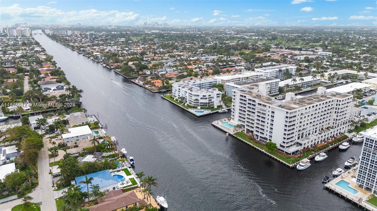 Active With Contract: $699,000 (2 beds, 2 baths, 1970 Square Feet)