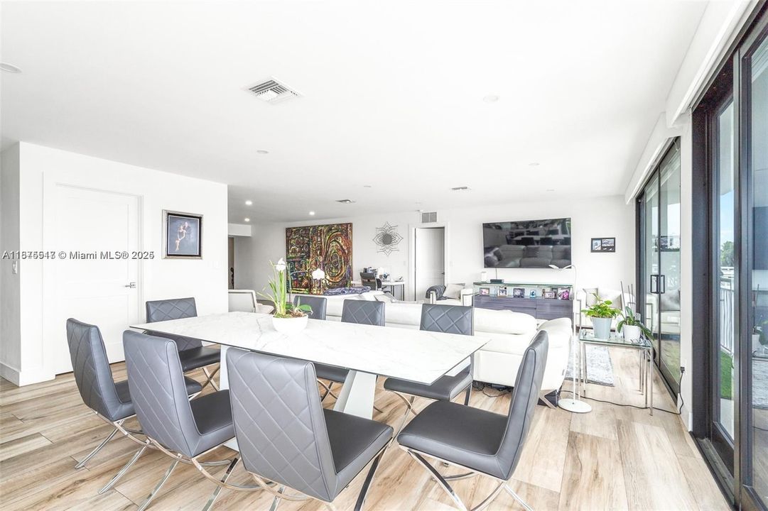 Active With Contract: $699,000 (2 beds, 2 baths, 1970 Square Feet)