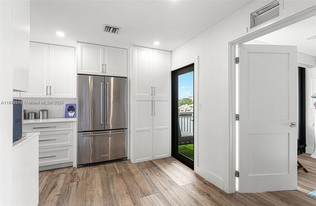 Active With Contract: $699,000 (2 beds, 2 baths, 1970 Square Feet)