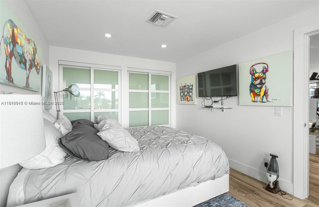 Active With Contract: $699,000 (2 beds, 2 baths, 1970 Square Feet)