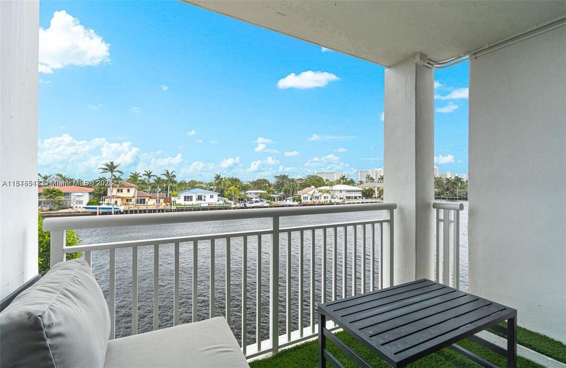 Active With Contract: $699,000 (2 beds, 2 baths, 1970 Square Feet)