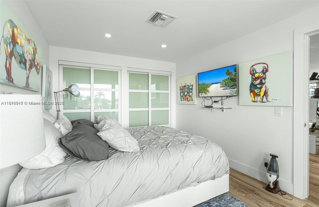 Active With Contract: $699,000 (2 beds, 2 baths, 1970 Square Feet)