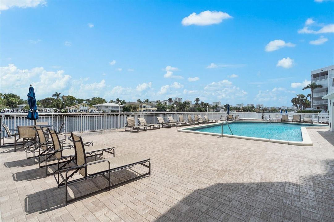 Active With Contract: $699,000 (2 beds, 2 baths, 1970 Square Feet)