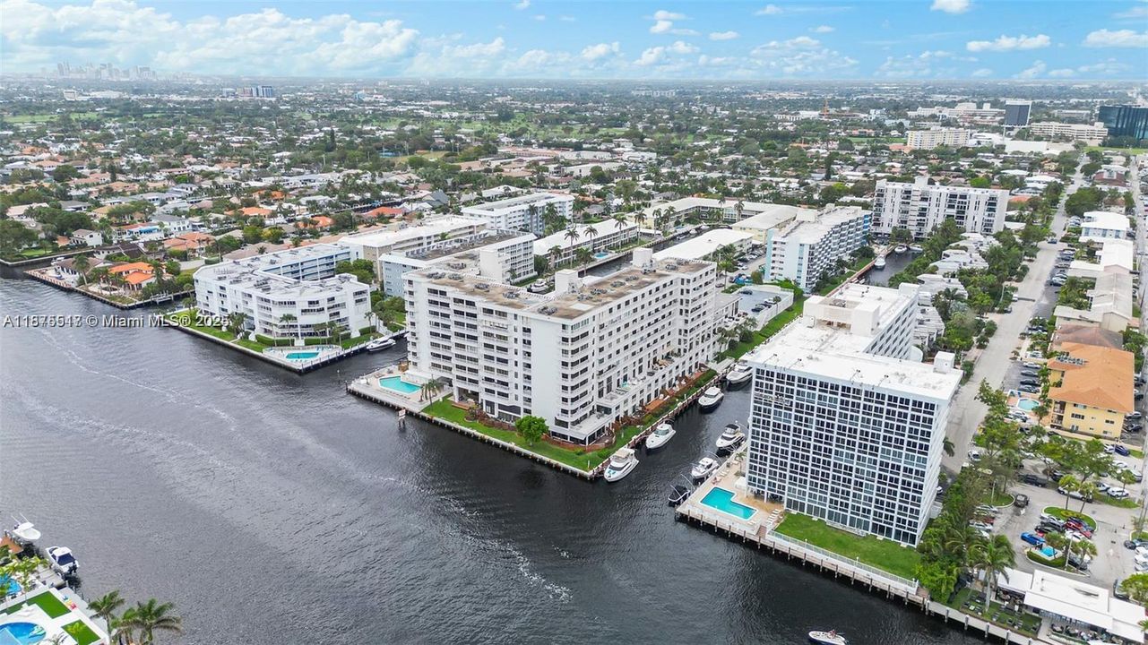 Active With Contract: $699,000 (2 beds, 2 baths, 1970 Square Feet)