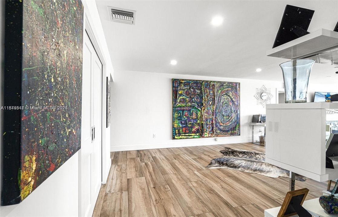 Active With Contract: $699,000 (2 beds, 2 baths, 1970 Square Feet)