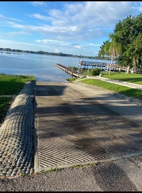 Red lake boat dock walking distance